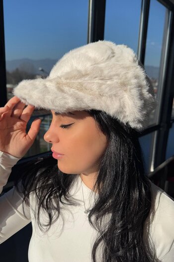 TAKIŞTIR White Color Plush Cap Hat