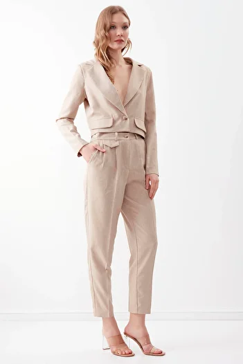 Vitrin Carrot Trousers with Small Flap Pockets