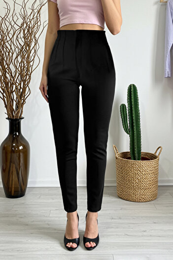 Trendyol Collection Černé prošívání Detailní vysoký pas Pletené kalhoty Carrot Fit TWOAW24PL00161