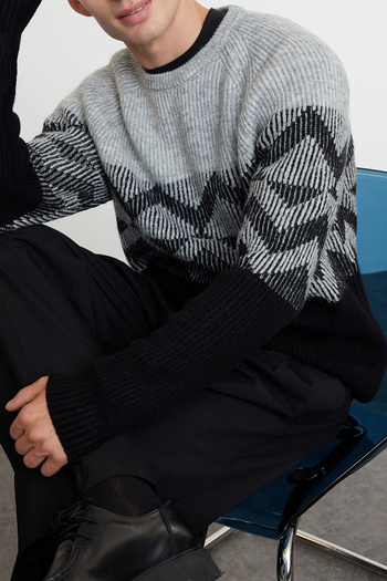 Edit by Trendyol Schwarzer ethnischer Strickpullover mit normaler Rundhalsausschnitt TMNAW25KZ00030