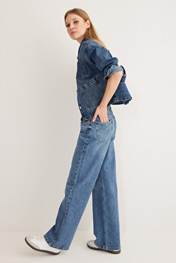 Trendyol Collection Niebieskie jeansy z wysokim stanem i szerokimi nogawkami Twoss25Je00068