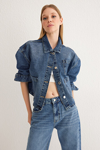 Trendyol Collection Oversize Denim Jacket with Blue Pocket Detail Twoss25Ce00016