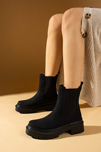 Pembe Potin Women's Black Poly Sole Elastic Daily Comfortable Fit Warm Lined Boots