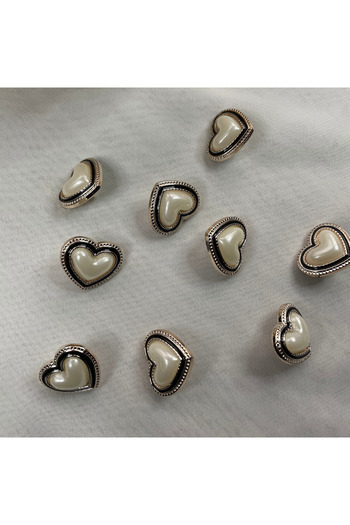 Bukle İplik Black Detailed Gold Bottom Sewing Button with Heart Pattern Pearls 21.5mm 34" (6Pcs)