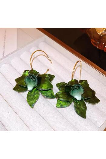 Pelin Aksesuar Green Mother of Pearl Big Flower Earrings