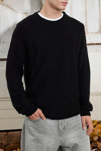 Edit by Trendyol Black Regular Crew Neck Textured Knitwear Sweater Tmnaw25Kz00023