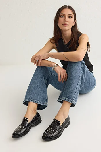 TRENDYOL SHOES Μαύρα λουστρίνι Trok Stone Flat γυναικεία Loafer παπούτσια TAKSS25LA00003