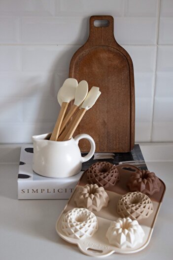 Zülba Home Set of 6 Silicone Cake Molds and Silicone Spatulas