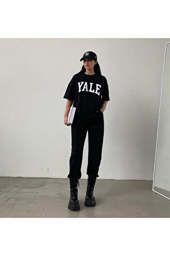 caddekombin Kadın Yale Baskılı T-shirt Eşofman Altı Jogger Rahat Kalıp Siyah Eşofman Takım Yuvarlak Yaka