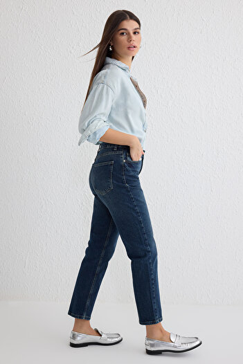 Trendyol Collection Tmavě modré normální pas Pohodlné rovné džíny TWOSS25JE00099