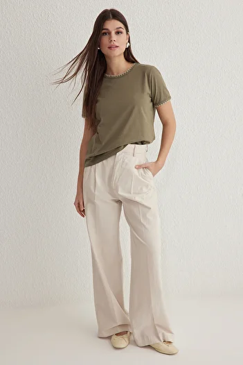 Trendyol Collection Pletené tričko Basic Crew Neck Khaki – 100% bavlna, kontrastní prošívání Twoss19Ad0085