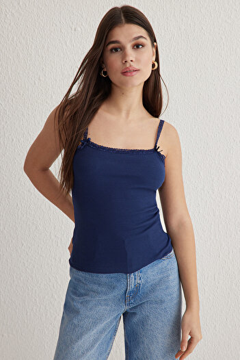 Trendyol Collection Námořnická modř přiléhavé/body-sedící elastické pletené tílko s mašlí Twoss25Al00005