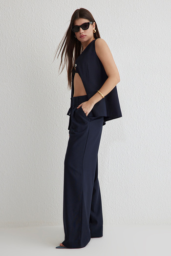 Trendyol Collection Sötétkék széles szárú öves szőtt nadrág - TWOSS25PL00031