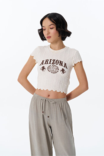 Quzu Ecru Crop T-Shirt - Text Printed Seersucker