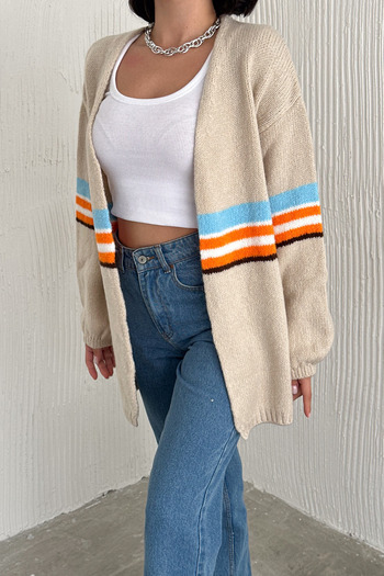 02Lady Fashion Patterned Soft Texture Knitwear Cardigan
