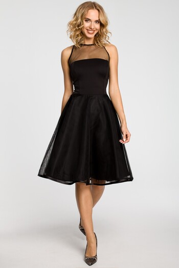 Made of Emotion An evening, knee-lenth dress with a mesh yoke