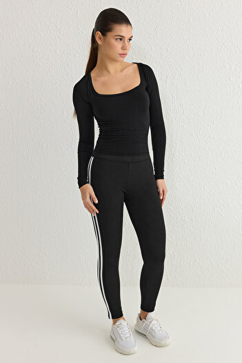 Trendyol Collection Tričko s černým žebrováním/ košilkou Thmss25Ts00003