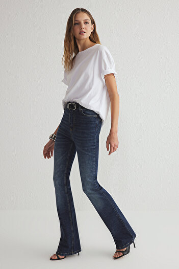 Trendyol Collection Sötétkék magas derekú flare farmer TWOSS25JE00103