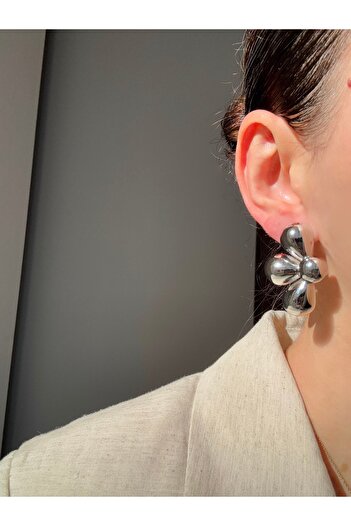 Ressia Half Daisy Earrings
