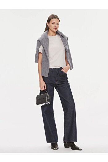 Calvin Klein Women's Logo Detailed T-Shirt