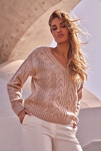Made of Emotion Openwork sweater with a V-neck