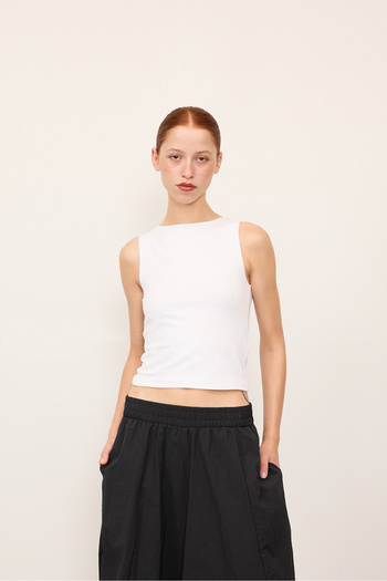 Addax B16739-K6 Model Sleeveless Basic Blouse