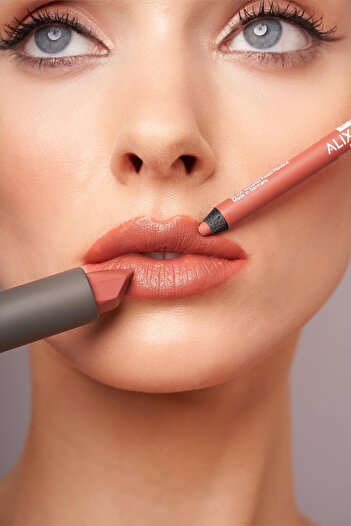Alix Avien Suya Dayanıklı Uzun Süre Kalıcı Yumuşak Dudak Kalemi - Staying Power Lip Pencil 53 Peachy Nude