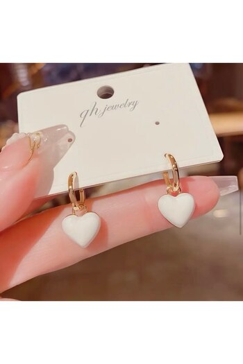 Store Beyaz Kalp Sallantılı Kadın Küpe Sevgililer Günü Hediyesi