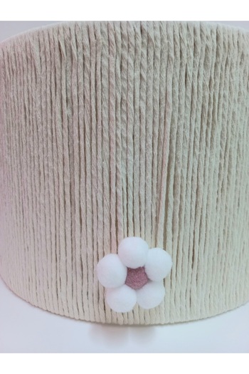 C&A&B KUZEY AVİZE SİLİNDİR EKRU MAKROME İP SARGI PEMBE ÇİÇEK PONPONLU KIZ BEBEK VE KIZ ÇOCUK ODASI AVİZE VE ABAJUR SET