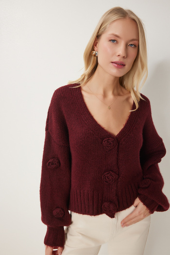 Happiness İstanbul Damen-Strickjacke PF00078 in Burgunderrot mit Pompon-Blumendetail