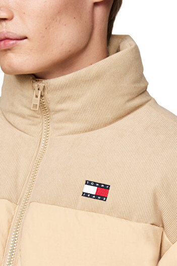 Tommy Jeans ΚΑΤΩ ΜΠΟΥΦΑΝ, ΓΙΑ ΑΝΤΡΕΣ, ΤΣΑΝΤΕΣ, ΜΑΚΡΙΑ ΜΑΝΙΚΙΑ, ΣΩΜΑΤΙΚΟ ΧΡΩΜΑ, ΛΟΓΟΤΥΠΟ ΛΕΞΙΔΙΟ, ΦΩΤΟΓΡΑΦΟ