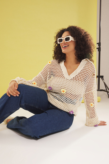Trendyol Curve Ecru Floral Embroidery Polo Neck Knitwear Sweater Tbbss25An00002