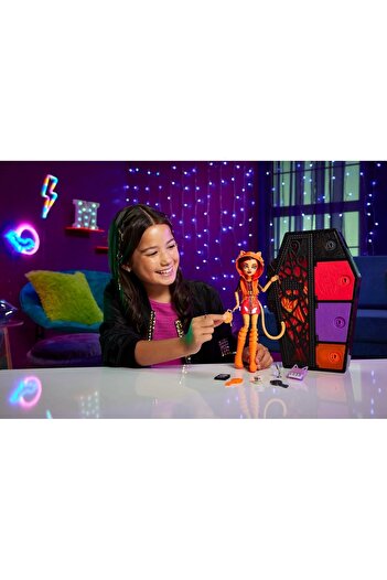 MONSTER HIGH Skulltimates Secrets Neon Frights Series - Toralei HNF80
