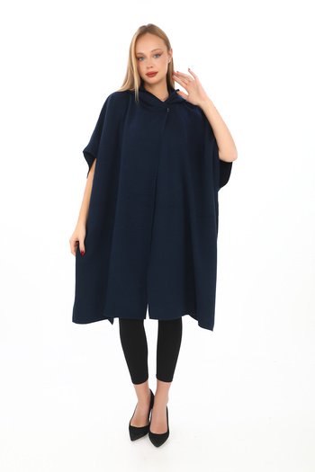 02Lady Fashion Knitwear Hooded Poncho