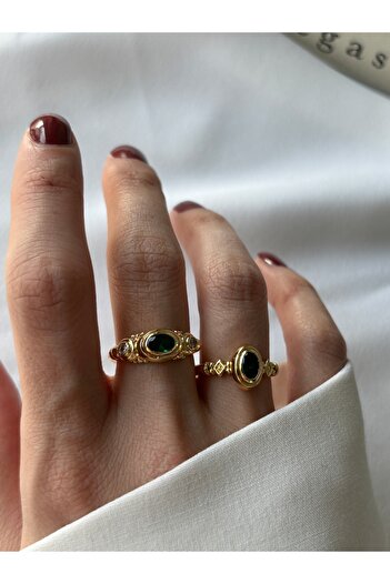 ringbox Set of 2 Emerald Stones Vintage Rings