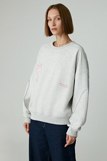 GRIMELANGE Γυναικείο φούτερ KARME Oversize Raised με στάμπα ανοιχτό γκρι