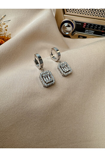 zarifje Steel Baguette Earring Model