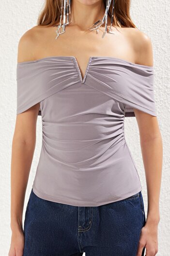 Trendyol Collection Λεπτομερής μπλούζα αξεσουάρ Mink Carmen Collar V TPRSS25BZ00014