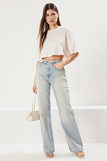 Trendyol Collection Jasnoniebieskie jeansy Premium z wysokim stanem i szerokimi nogawkami Twoss25Je00089