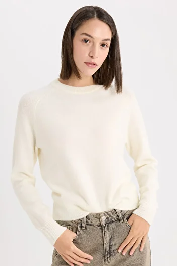 DeFacto Regular Fit Crew Neck Basic Plain Soft Touch Soft Knitwear Sweater D8678Ax25Sp