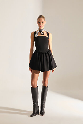 BETTY & SAM STELLA Askılı Siyah Mini Elbise
