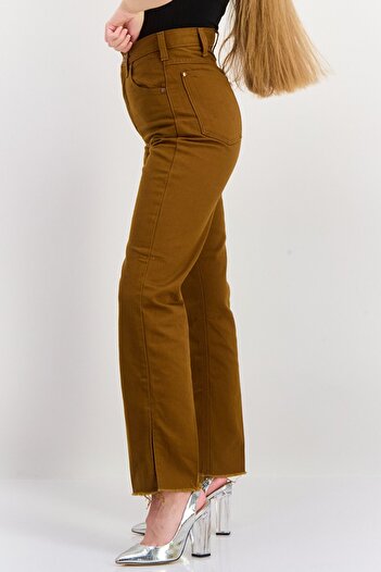 WRANGLER Women Regular Fit Mid Rise Straight Leg No Stretch Jeans, Brown