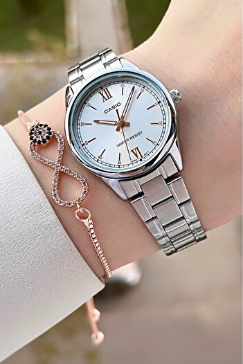 Casio ساعة يد نسائية فضية اللون