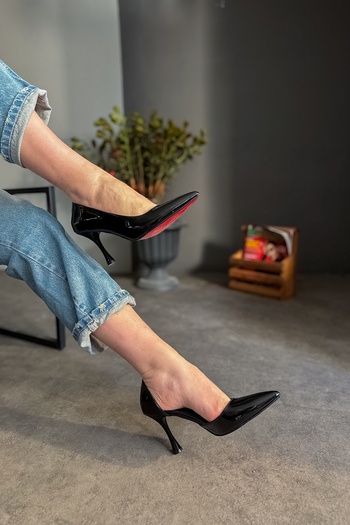 SHOEBELLAS Alte Siyah Rugan Topuklu Kadın Ayakkabı