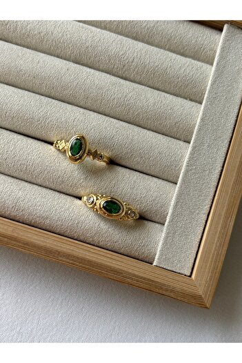 ringbox Set of 2 Emerald Stones Vintage Rings