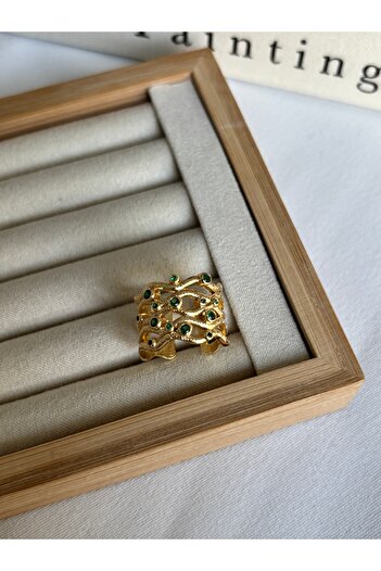 ringbox Emerald Stone Wavy Thick Gold Ring