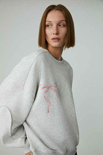 GRIMELANGE Γυναικείο φούτερ KARME Oversize Raised με στάμπα ανοιχτό γκρι
