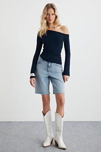 GRIMELANGE Waleska Damen-Bluse aus Viskose-Lycra mit U-Boot-Ausschnitt, One-Shoulder-Dekolleté in Marineblau