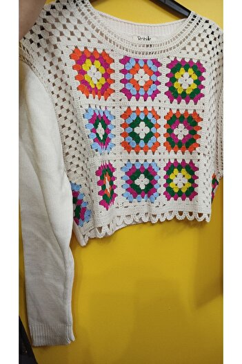 Robin Kadın Taş Renk Standart Beden(34-36-38 BEDEN) Desenli Motif Detaylı Kısa Boy Belde Crop Triko Bluz
