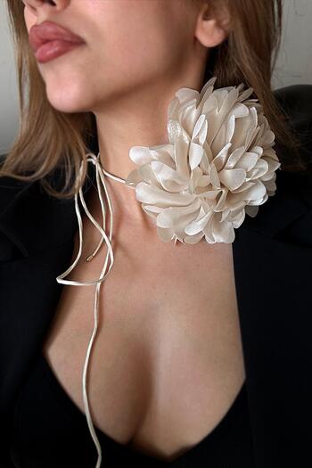 New Obsessions Satin Fabric Big Flower Choker Necklace
